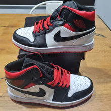 Load image into Gallery viewer, Jordan 1&#39;s High Tops Men&#39;s US 9
