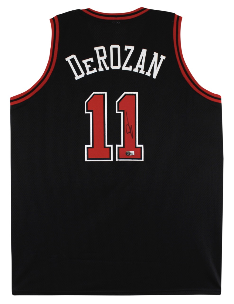 DeMar DeRozan Signed Jersey (Beckett) Chicago Bulls